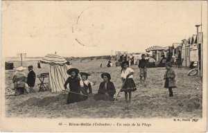 CPA OUISTREHAM Un Coin de la Plage (1225379)