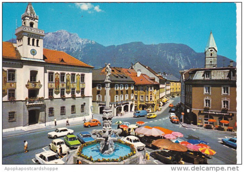 Germany Bad Reichenhall Rathausplatz und Poststrasse mit Hochstaufen