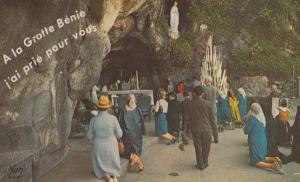 A La Grotte Benie Lourdes France Vintage Postcard