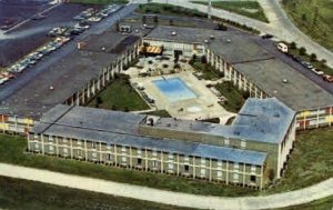 Sheraton Inn-Hopkins Airport - Cleveland, Ohio OH Postcard