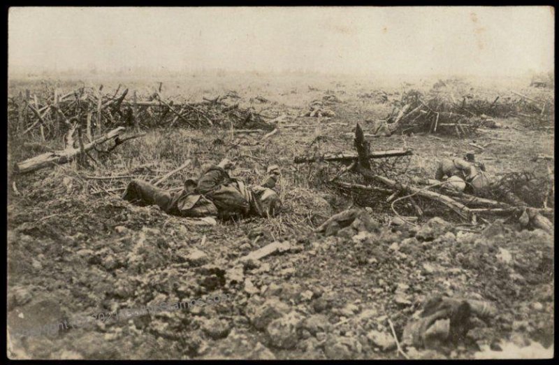 Germany WWI Battlefield Dead Soldiers  RPPC G65385