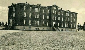 Postcard RPPC View of St. Thomas College , Chatham, New Brunswick, Canada. S2