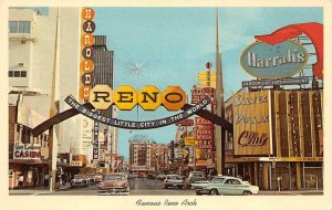 RENO ARCH Virginia Street Scene Nevada Harrah's Casino c1960s Vintage Postcard