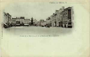 CPA CHALONS-sur-MARNE le. . . - Place de la Republique & la Fontaine (742656)