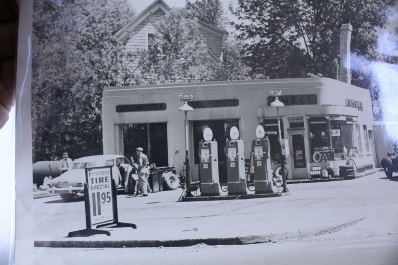 Ca. 1940's Black & White Original Photo Shell Gas Station Davis Service