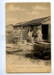 191369 FRANCE ARCACHON Oyster Labour Tests Vintage postcard