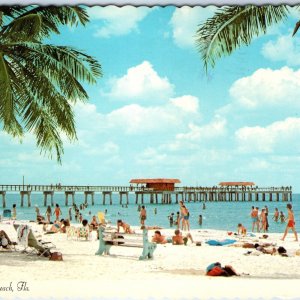 c1970s Ft. Myers, FL Beach Fishing Pier Dock Swimming Crowd Lawn Chairs 4x6 M15