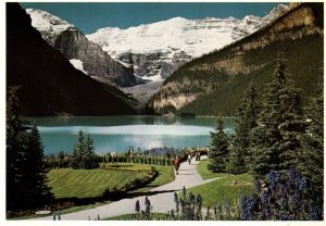 CONTINENTAL SIZE POSTCARD LAKE LOUISE MOUNT VICTORIA CROWNED BY VICTORIA GLACIER