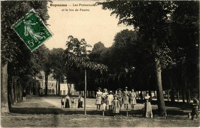 CPA Bapaume- Les Promenades et le Jeu de Paume FRANCE (1021266)