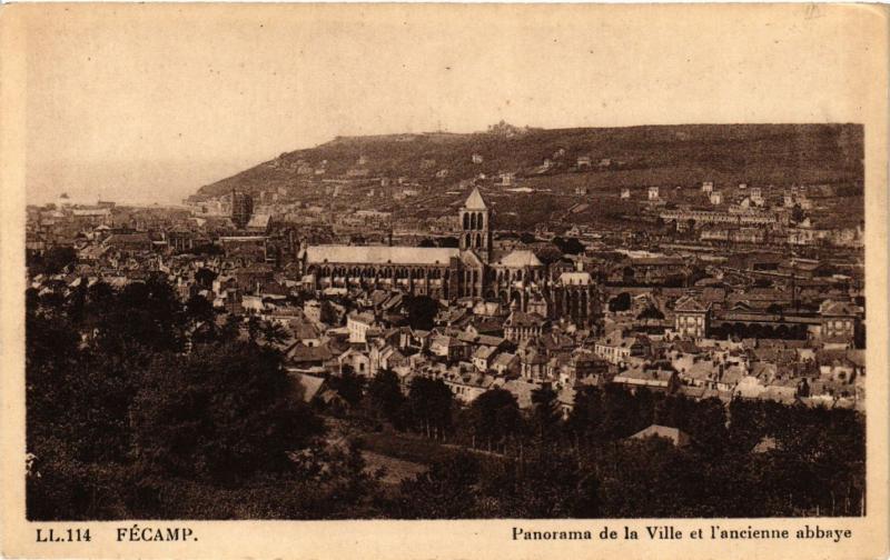 CPA FÉCAMP-Panorama de la Ville et l'ancienne abbaye (347692)