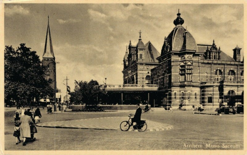 Netherlands Arnhem Musis Sacrum Vintage Postcard 07.46