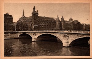 France Paris La Conciergerie et le Pont au Change