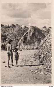 RP: India Panare en poblado , Estado Bolivar , Venezuela , 1910-30s