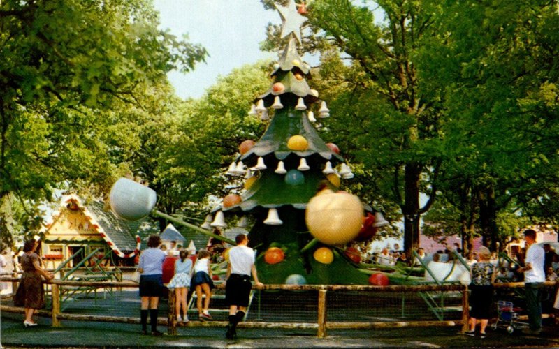 Illinois Dundee Santa's Village Christmas Tree