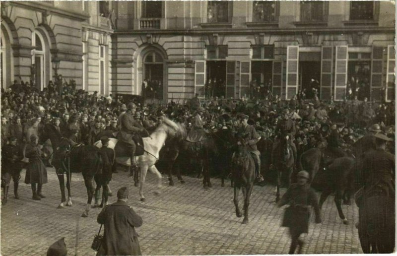 CPA AK Royal Family on a Military Ceremony BELGIAN ROYALTY (852446)