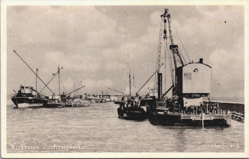 Werkhaven Zuiderzeewerken bij Harderwijk Ship Vintage Postcard 09.37