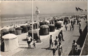 CPA DEAUVILLE La Promenade des Planches (1229673)