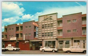MOTEL LEON*TIJUANA MEXICO*FORD MUSTANG*OLD CARS*1960's-1970's CHROME POSTCARD