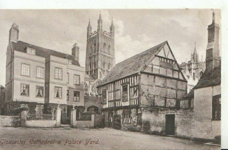 Gloucestershire Postcard - Cathedral & Palace Yard - Ref 10087A