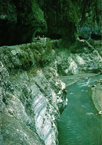 VINTAGE CONTINENTAL SIZE POSTCARD TUNNEL OF NINE CURVES AT TOROTA TAIWAN