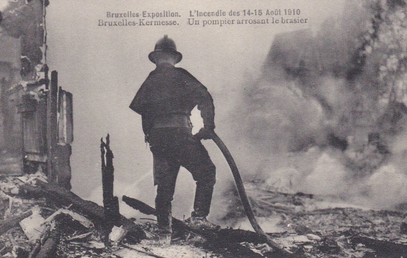 Belgium Brussels L'Incendie des 14-15 August 1910 Un Pompier arrosant de...