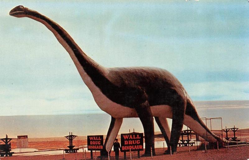 SD, South Dakota  WALL DRUG'S HUGE DINOSAUR Statue ROADSIDE  Chrome Postcard