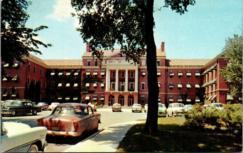 Veterans Hospital Des Moines Iowa IA Postcard Old Cars VTG UNP Vintage Unused 