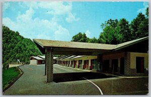 Vtg Gatlinburg Tennessee TN Travelers Motel 1970s Chrome View Postcard