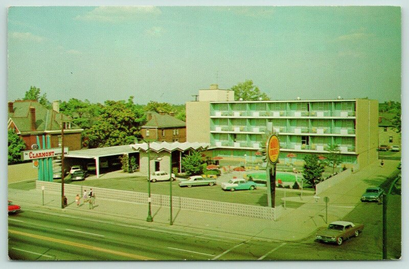 Columbus Ohio~Claremont Motor Inn Swooping Birdseye~1950s Cars~Postcard 