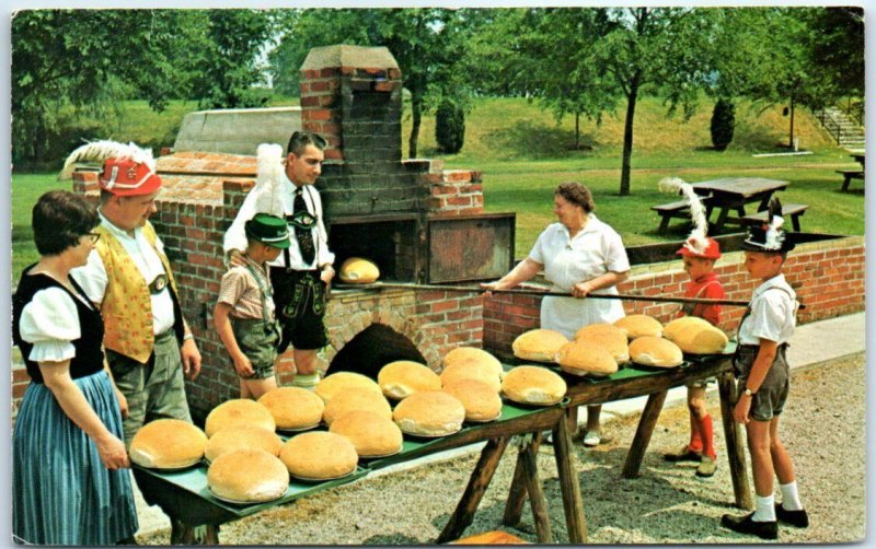 Postcard - Baking Backofen Brot, Frankenmuth Bavarian Inn, Michigan, USA