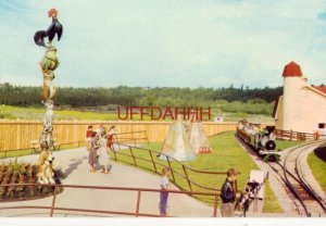 TOTEM POLE AND TEEPEES, CHILDREN'S ZOO, STORYLAND VALLEY, EDMONTON, ALB. CANADA