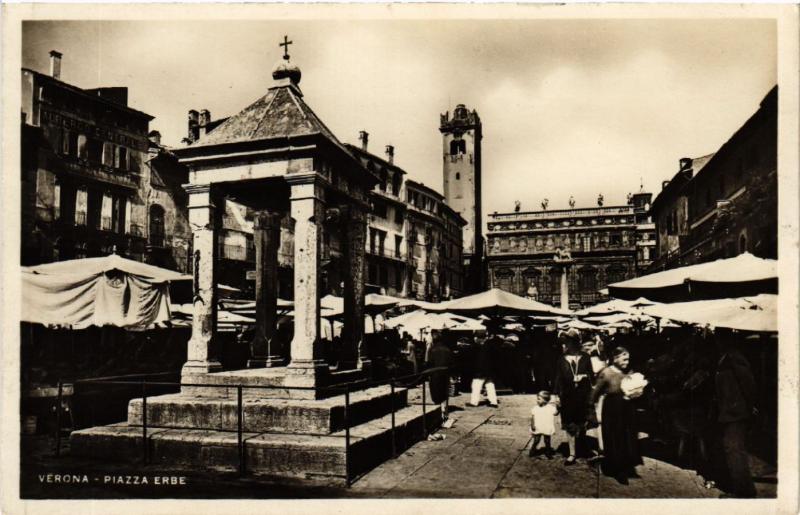 CPA VERONA Piazza Erbe . ITALY (493690)