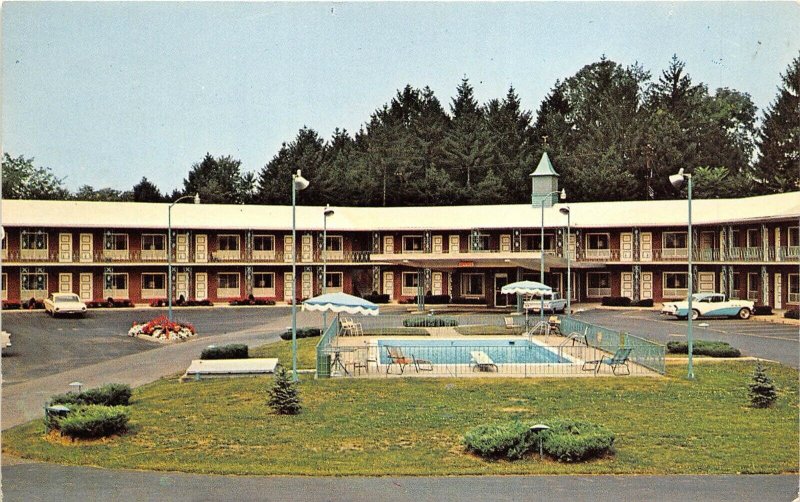 Fairmont West Virginia 1964 Postcard Fairmont Motor Lodge Motel Swimming Pool United States