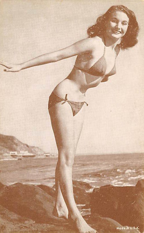 Model on the Beach Not a Mutoscope Card Unused 