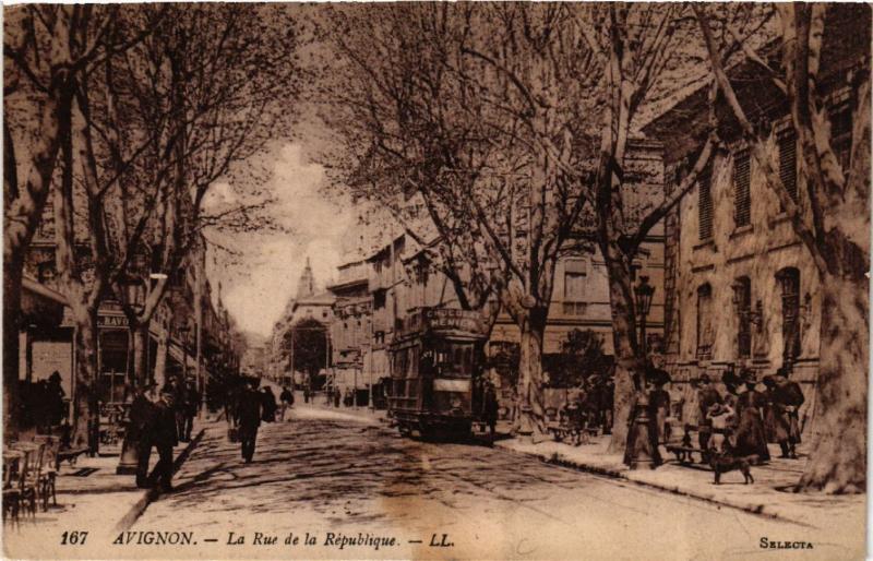 CPA AVIGNON - La Rue de la Republique (511619)