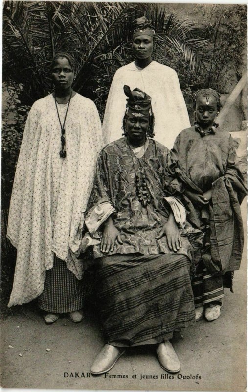 CPA AK SÉNÉGAL-Dakar-Femmes et jeunes filles Oulofs (331127)