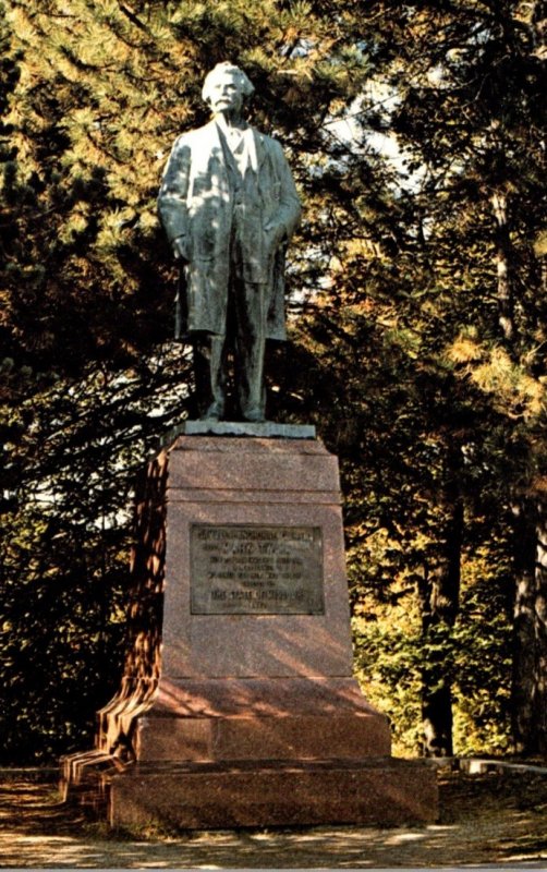 Missouri Hannibal Riverview Park Mark Twain Statue