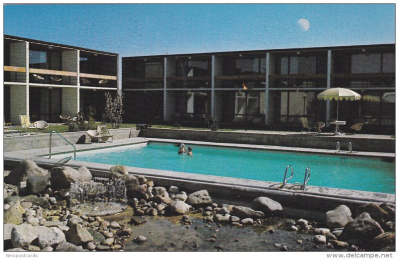 Swimming pool at Edmonton Inn , EDMONTON , Alberta , Canada , 50-60s