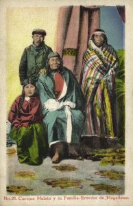 chile, Estrecho de Magallanes, Cacique Mulato y su Familia (1920s) Postcard