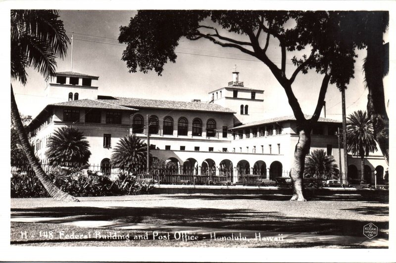 VINTAGE POSTCARD THE FEDERAL BUILDING AND POST OFFICE HONOLULU HAWAII RPPC 1950s