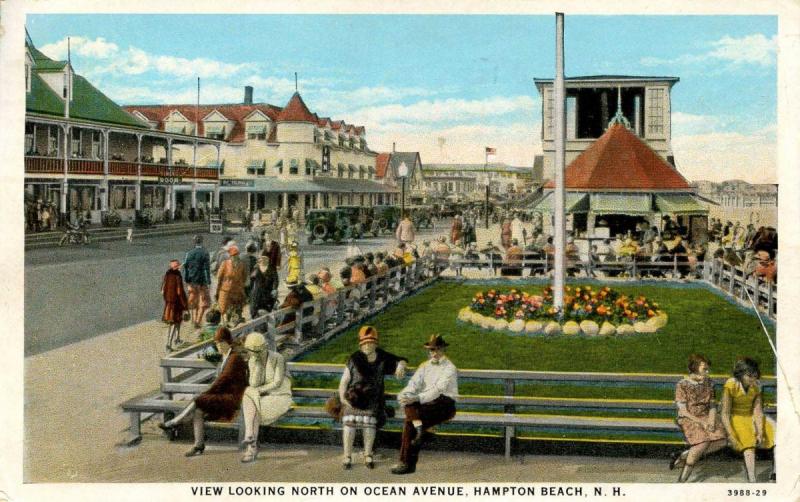 NH - Hampton Beach. Looking North on Ocean Avenue