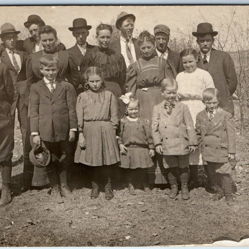 c1910s Women Men Kids Group RPPC Photo Dress Classy Fashion Farm Smoke Pipe A78