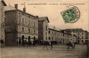 CPA LA ROCHE-sur-YON - Les Haras-Le depart pour la promenade (297854)