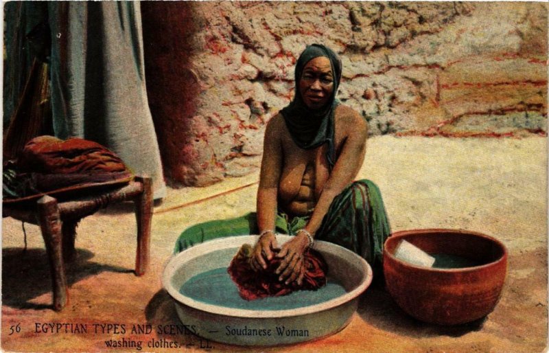 PC CPA Sudanese woman washing clothes EGYPT FEMALE ETHNIC NUDE (a11179)