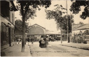 CPA La Garenne Colombes Le Marche et la Rue Voltaire (1314500)