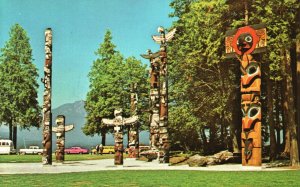 Vintage Postcard Totem Poles Stanley Park Vancouver B.C. Canada Indian Carvings