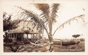J75/ Hawaii RPPC Postcard c1940s Grass House Native People 358