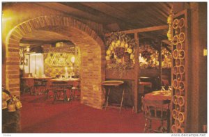 GARDEN CITY, Michigan; Salvatore's Italian Villa Restaturant Interior, 40-60s