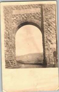 RPPC Roosevelt Arch, Northern Entrance Yellowstone Vintage Postcard F35