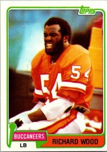 1981 Topps Football Card Richard Wood Tampa Bay Buccaneers sk60117